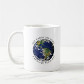 Earth Day One Earth One Zuhause Globe World Custom Kaffeetasse (Links)