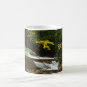 Earth Day Waterfall Tasse (Mittel)