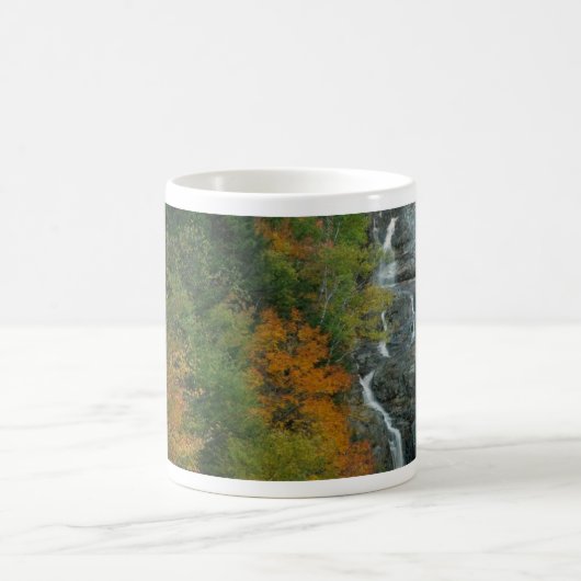 Earth Day Waterfall Tasse (Mittel)