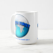 Earth First Funny Mug — sieht im Bild verdeckt aus Kaffeetasse (Vorderseite Links)