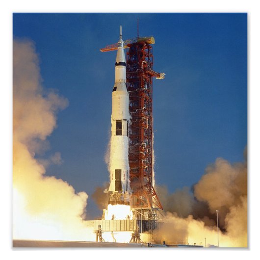 Earth Shakes as Saturn V Blazes Skyward to Moon Fotodruck (Vorne)