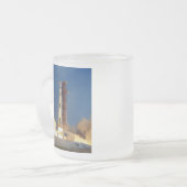 Earth Shakes as Saturn V Blazes Skyward to Moon Mattglastasse (Vorderseite Links)