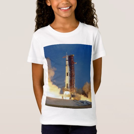 Earth Shakes as Saturn V Blazes Skyward to Moon T-Shirt (Vorderseite)