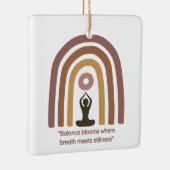 Earth-Toned Mindfulness Rainbow Yoga Design Keramikornament (Rechts)