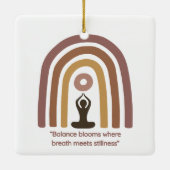 Earth-Toned Mindfulness Rainbow Yoga Design Keramikornament (Rückseite)