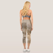 Earth Tones Abstrakt Moderne Fraktal Art Textur Capri Leggings (Rückseite)