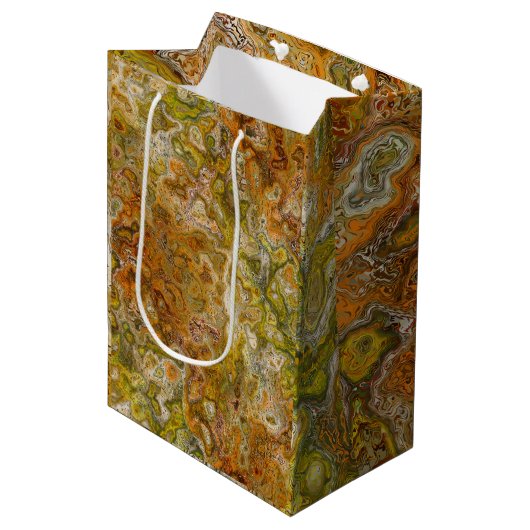 Earthtone Marble Gift Bag Mittlere Geschenktüte (Vorderseite Schrägansicht)