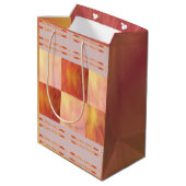 Earthtone Skies Gift Bag Mittlere Geschenktüte (Rückseite Schrägansicht)