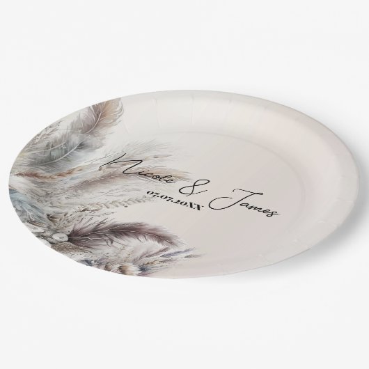 Earthy Bohemisch Floral Feathers Wedding Pappteller (Schrägansicht)