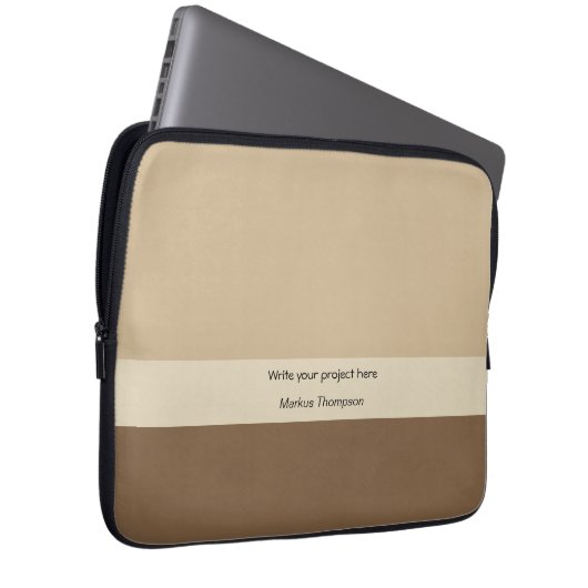 Earthy braune mit Monogramm Business and project Laptopschutzhülle (Vorne Rechts)