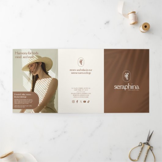 Earthy Elegance Logo Beauty, Wellness-Center Rust  Dreifach Gefaltete Karte (Außenbereich)