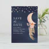Earthy Floral Crescent Moon Navy Blue Wedding Save The Date (Stehend Vorderseite)
