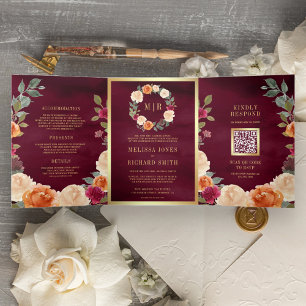 Earthy Floral Wreath QR Code Burgundy Wedding Dreifach Gefaltete Einladung