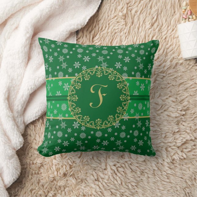 Earthy Green und Snowflakes Monogram Kissen (Decke)