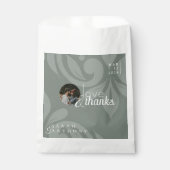 Earthy Olive Classic Damask Foto Wedding Geschenktütchen (Vorderseite)