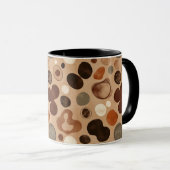 Earthy Pebble Pattern Mug – Warm Stone Dots Tasse (VorderseiteRechts)