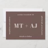 Earthy Plum Save the Date Monogram Overlay-Foto (Rückseite)