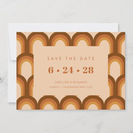 Earthy Retro 70er Geometric Groovy Hochzeit im Her Save The Date (Vorderseite)