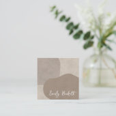 Earthy Textured Abstrakt Modern Taupe Quadratische Visitenkarte (Stehend Vorderseite)