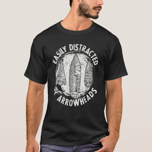 Easily Distracted By Arrowheads T-Shirt (Vorderseite)
