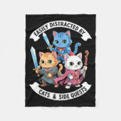 Easily Distracted By Cats &amp; Side Quests Funny  Fleecedecke (Vorderseite)