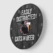 Easily Distracted by Cats and Beer Large Clock Große Wanduhr (Winkel)