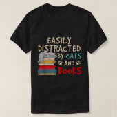 Easily distracted by cats and books 1 T-Shirt (Design vorne)