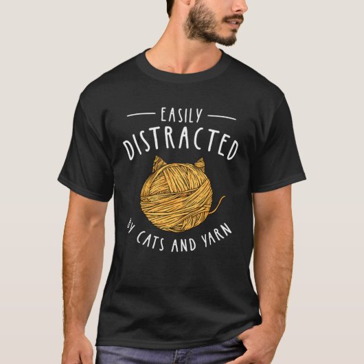 Easily Distracted By Cats and Yarn Quilters Croche T-Shirt (Vorderseite)