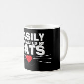 Easily Distracted by Cats Mug | We Are All Mugs Kaffeetasse (VorderseiteRechts)