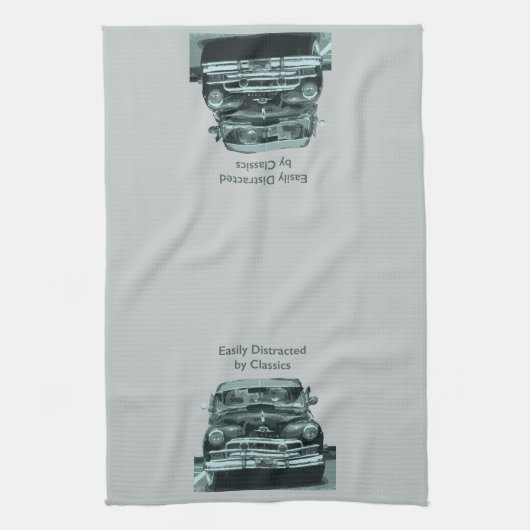 Easily Distracted by Classics Geschirrtuch (Vertikal)