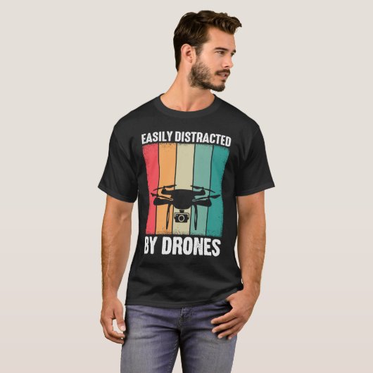 Easily Distracted by Drones Drone Pilot Enthusias T-Shirt (Vorne ganz)