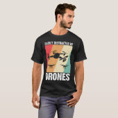 Easily Distracted by Drones Drone Pilot Enthusias T-Shirt (Vorne ganz)