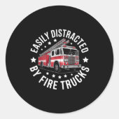 Easily Distracted By Fire Trucks Design Runder Aufkleber (Vorderseite)