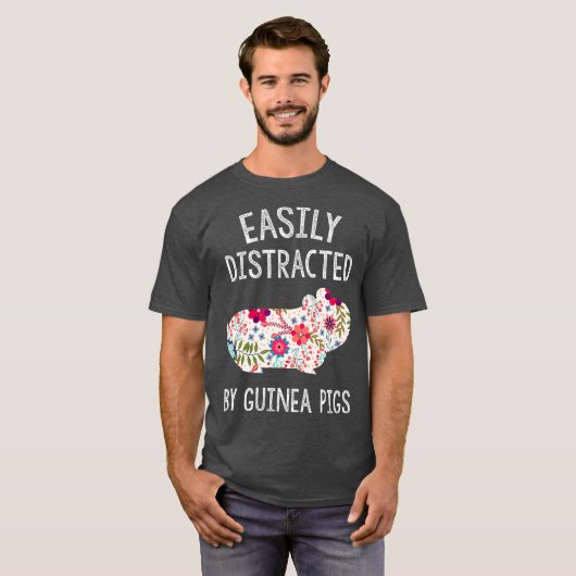 Easily Distracted By Guinea Pigs  Piggie Lover T-Shirt (Vorne ganz)