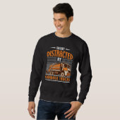 Easily Distracted by Müllwagen Müllabfuhr Sweatshirt (Vorne ganz)
