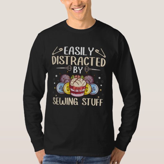 Easily Distracted By Sewing Stuff Seamstress Quilt T-Shirt (Vorderseite)