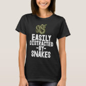 Easily Distracted By Snake Python SlitheringSnake T-Shirt (Vorderseite)