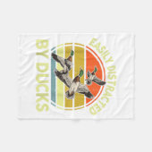 Easily Distracted Duck Hunting Gift Dad Hunter Son Fleecedecke (Vorderseite (Horizontal))