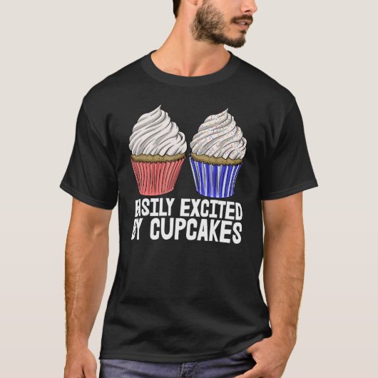 Easily Excited By The Cupcakes Men Baking Muffins T-Shirt (Vorderseite)