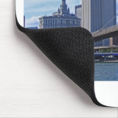 East River: Brooklyn-Brücke u. städtisches Gebäude Mousepad (Ecke)