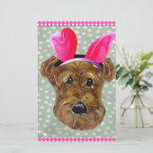 EASTER AIREDALE BRIEFPAPIER (Stehend Vorderseite)