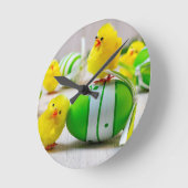 Easter Decoration - Easter egg and chicks Runde Wanduhr (Winkel)