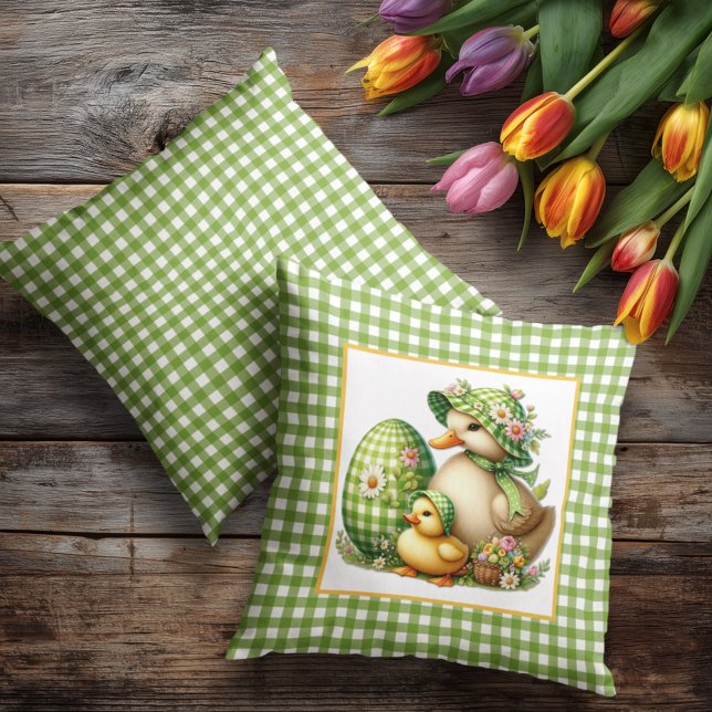 Easter Ducks Easter Egg & Flowers on Green Gingham Kissen (Von Creator hochgeladen)