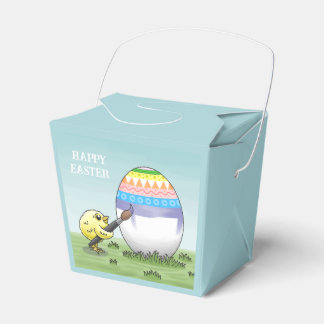 Easter egg is painted by the Yellow chick Geschenkschachtel