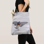 Eastern Bluebird tanzen im Schnee Tasche (Von Nahem)