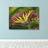 Eastern Tiger Frack Butterfly Leinwanddruck (Insitu (Holzboden))