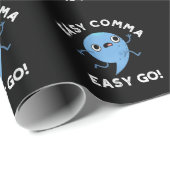 Easy Comma Easy Go Funny Punctuation Pun Dark BG Geschenkpapier (Rolleneckpunkt)