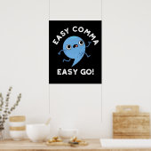 Easy Comma Easy Go Funny Punctuation Pun Dark BG Poster (Küche)