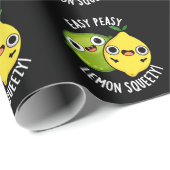 Easy Peasy Lemon Squeezy Funny Frucht Pun Dark BG Geschenkpapier (Rolleneckpunkt)