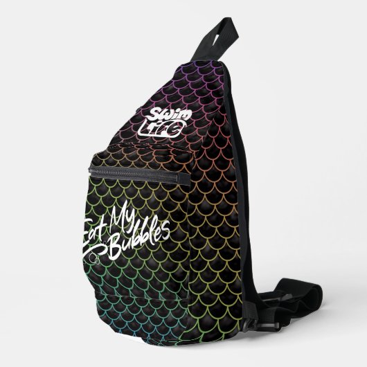 "Eat My Bubbles" Schwarz/Regenbogenwaage Swim Life Crossbody Bag (Rechte Ecke)